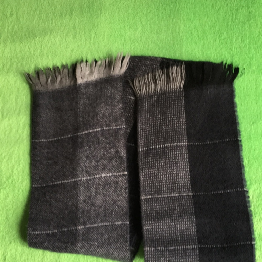 Scarf - Picture 3 of 3
